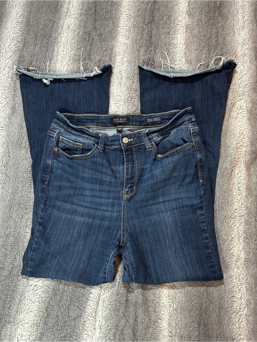 Judy Blue High Waist Raw Hem Flare Jeans Dark Wash Size 13 / 31 (Fits US 14) - Picture 9 of 10